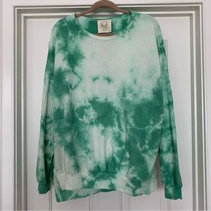 NWOT teal / white  tie dye pullover top
